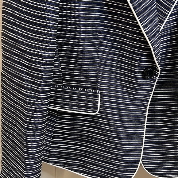 Tahari blue and black jacket coat; great for work - Picture 4 of 9